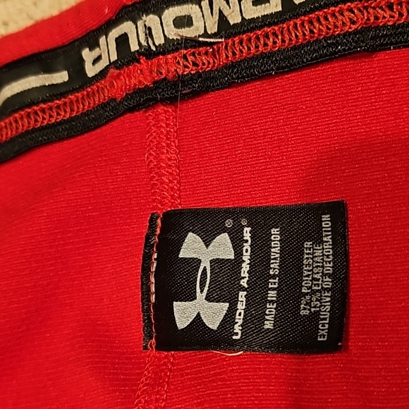 Under Armour Long Sleeve Athletic Top. Size M - Picture 8 of 8